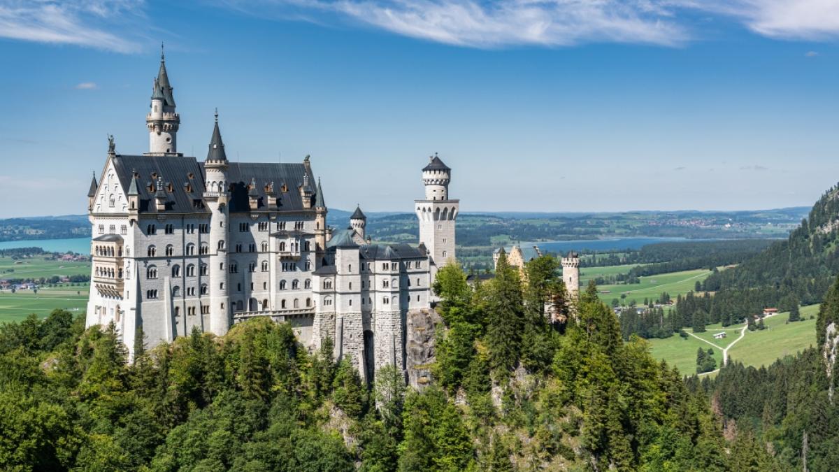 Als einziges deutsches Wahrzeichen schafft es Schloss Neuschwanstein in das Ranking und landet auf dem zehnten Platz der beliebtesten Sehenswürdigkeiten. 13,4 Prozent der Befragten haben das bayerische Märchenschloss auf ihrer Bucketlist. (Foto)