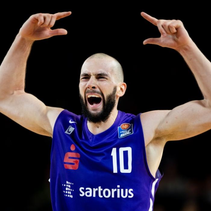 Mit nur 31 Jahren! Ex-Basketball-Star bei Autounfall gestorben