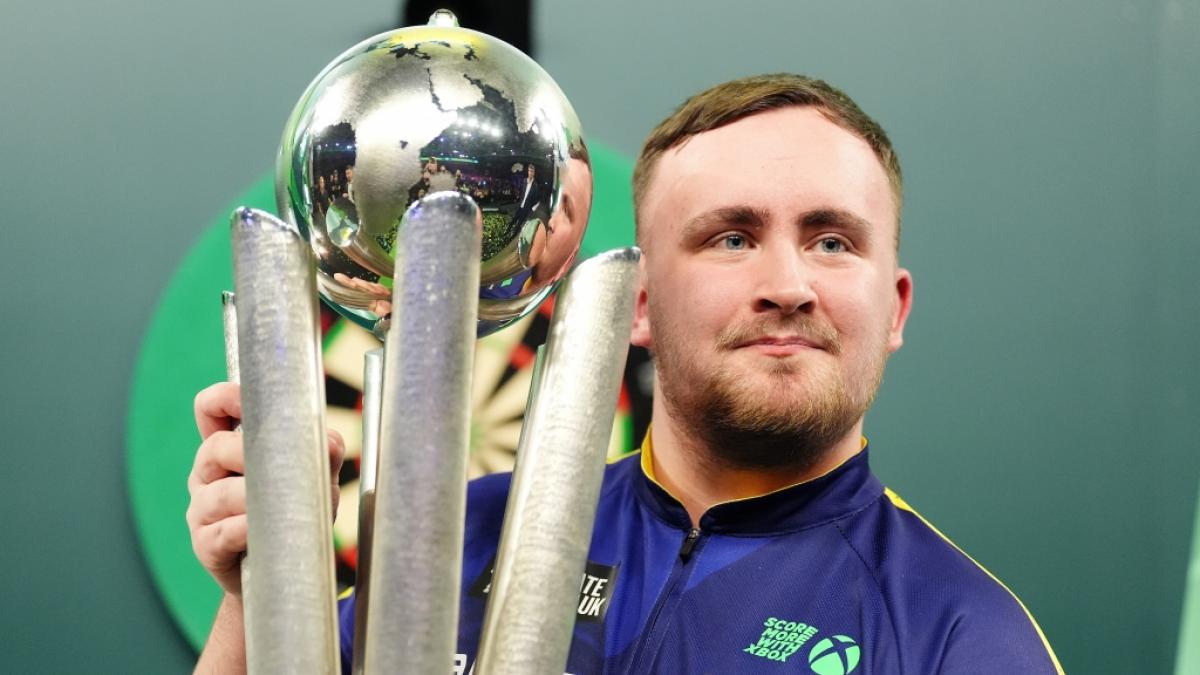 Bei der Darts-WM 2025 schrieb Luke "The Nuke" Littler Sportgeschichte, als er sich im zarten Alter von 17 Jahren zum j&uuml;ngsten PDC-Weltmeister der Geschichte kr&ouml;nte. (Foto)