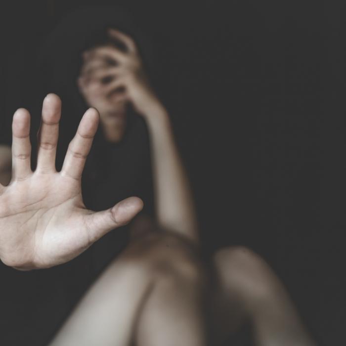 19-Jährige in Auto vergewaltigt - Täter flüchtig!