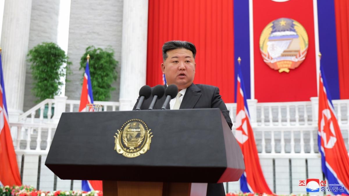 Der Nordkoreanische Machthaber Kim Jong-un gilt als umstritten. W&auml;hrend der Corona-Pandemie haben laut einem neuen Bericht zahlreiche Menschen leiden m&uuml;ssen. (Foto)