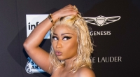 Nicki Minaj sprengt mit ihren Kurven wieder fast ihr Kleid.