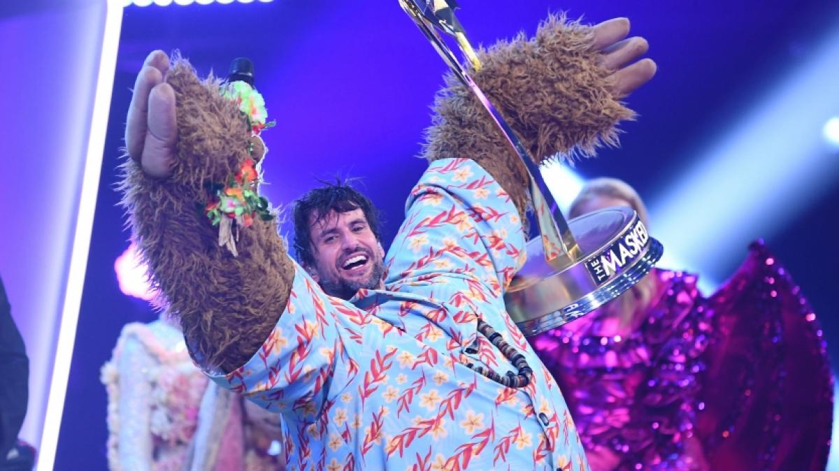 Im Finale von "The Masked Singer" fiel die letzte Maske: Schauspieler und S&auml;nger Tom Beck verbarg sich unter dem Faultier-Kost&uuml;m. (Foto)