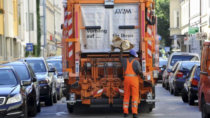 Ein 47 Jahre alter Müllmann aus der englischen Grafschaft Devon ist bei einem bizarren Arbeitsunfall ums Leben gekommen (Symbolfoto).