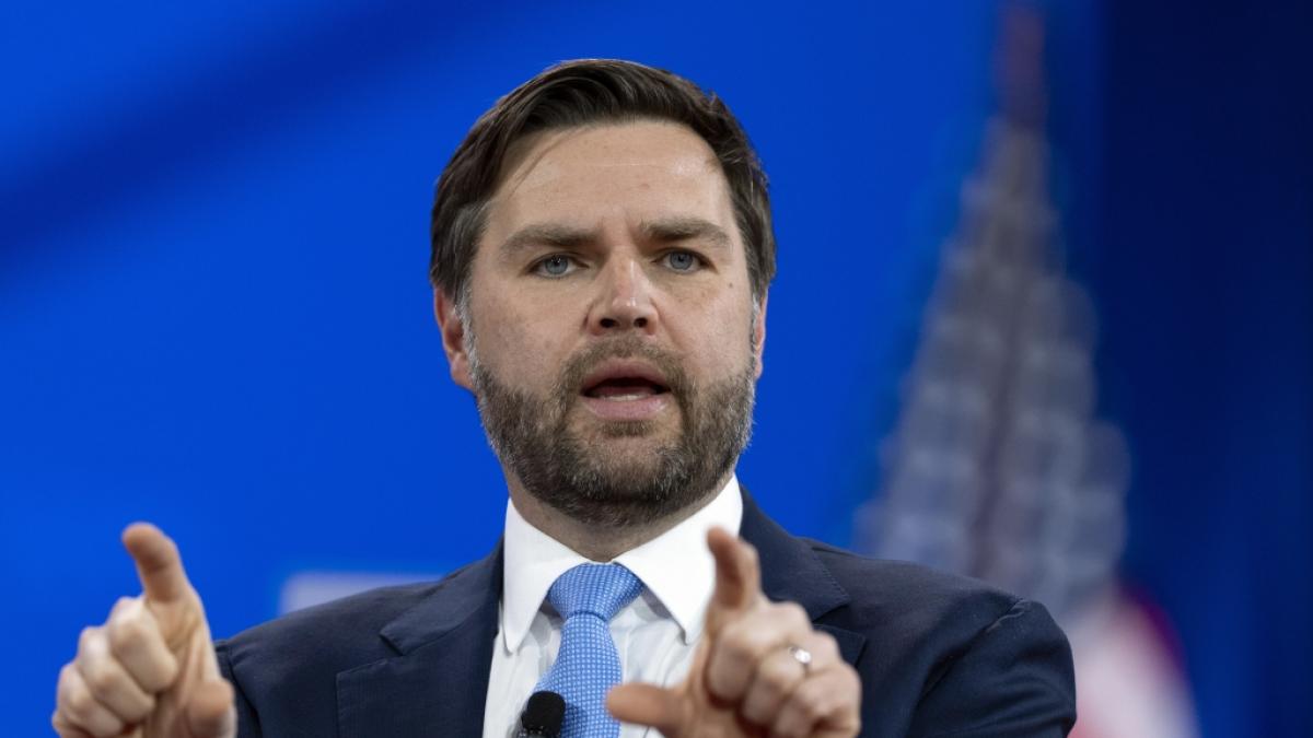 J.D. Vance teilte in den sozialen Medien heftig gegen Pro-Ukraine-Demonstranten aus, mit denen er bei einem Spaziergang in Cincinnati diskutierte. (Foto)