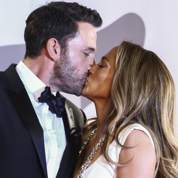 Eine Million pro Kleid! In diesen Look gab sie Ben Affleck jetzt das Ja-Wort
