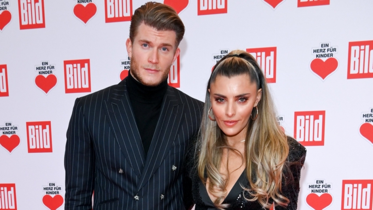 Sophia Thomalla fackelt mit einem Bein-Foto das Netz ab. (Foto)