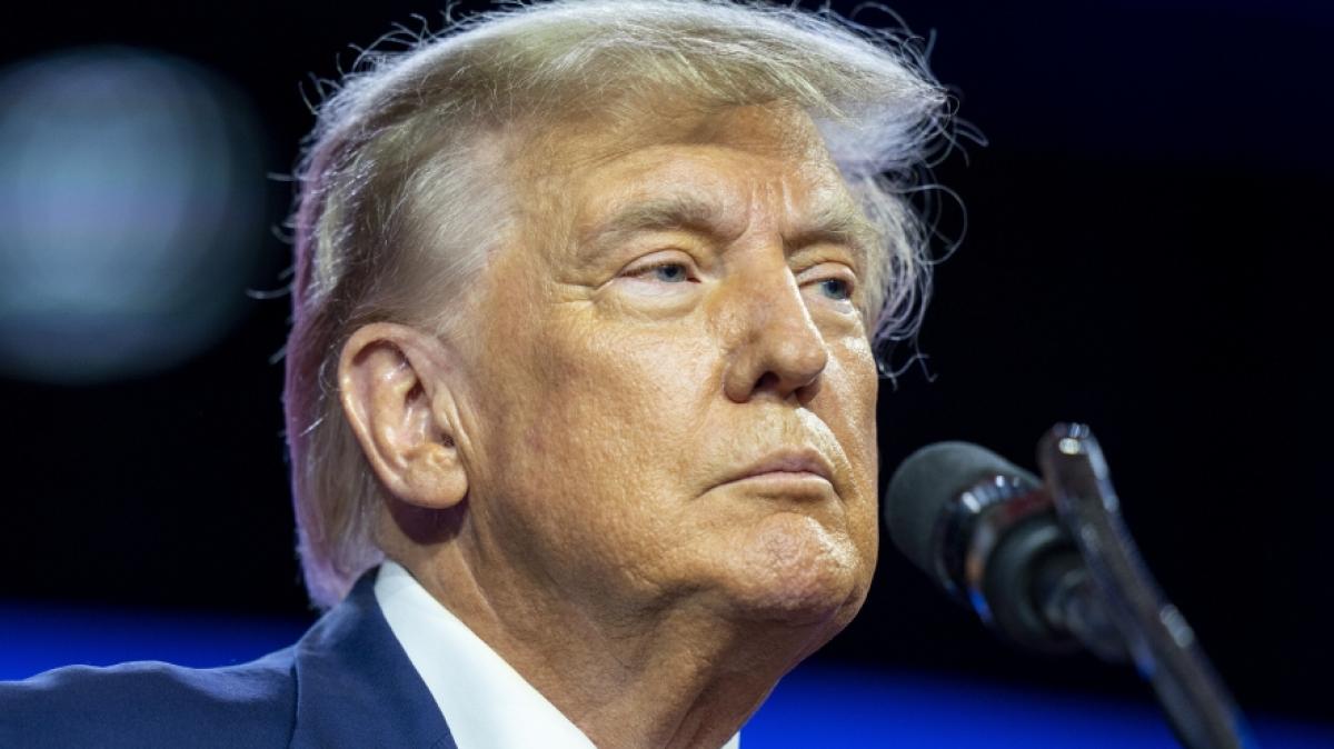 F&uuml;r eine Geburtstagssause ist sich Donald Trump nicht zu schade. (Foto)