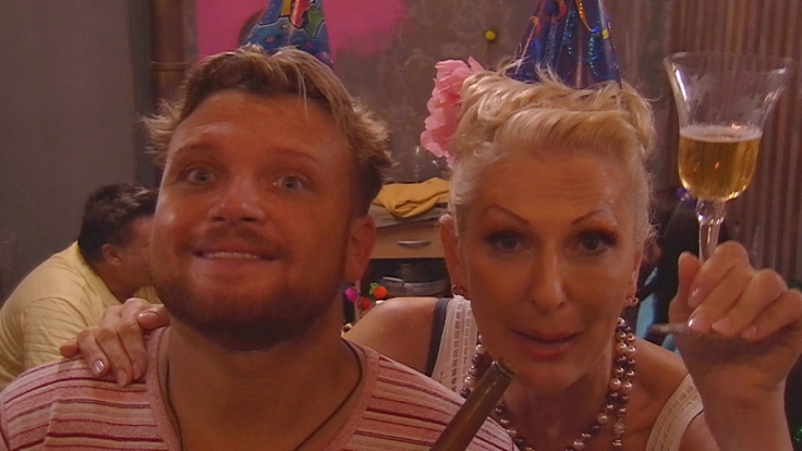 Menowin Fröhlich und Desirée Nick feiern schon mal vor.