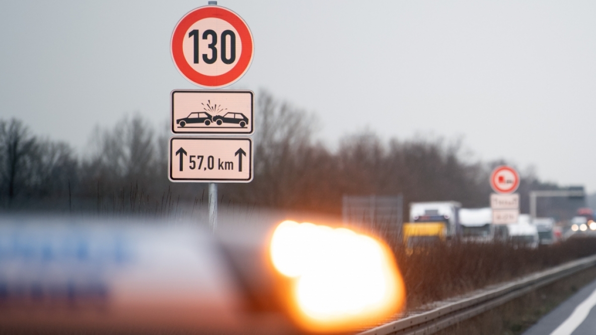 Die Polizei informiert &uuml;ber einen aktuellen Unfall (Symbolbild). (Foto)