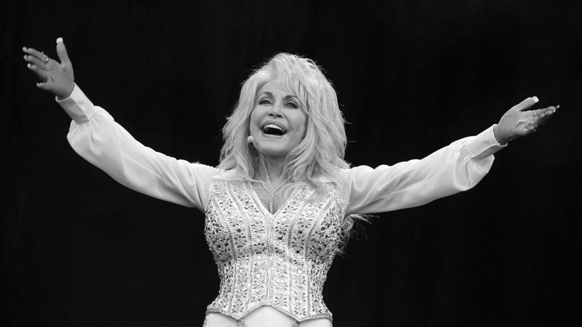 Dolly Parton ist mit 80 Jahren gestorben. (Foto)