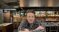 Jamie Oliver hat ein Kochbuch speziell für die Heißluftfritteuse herausgebracht.