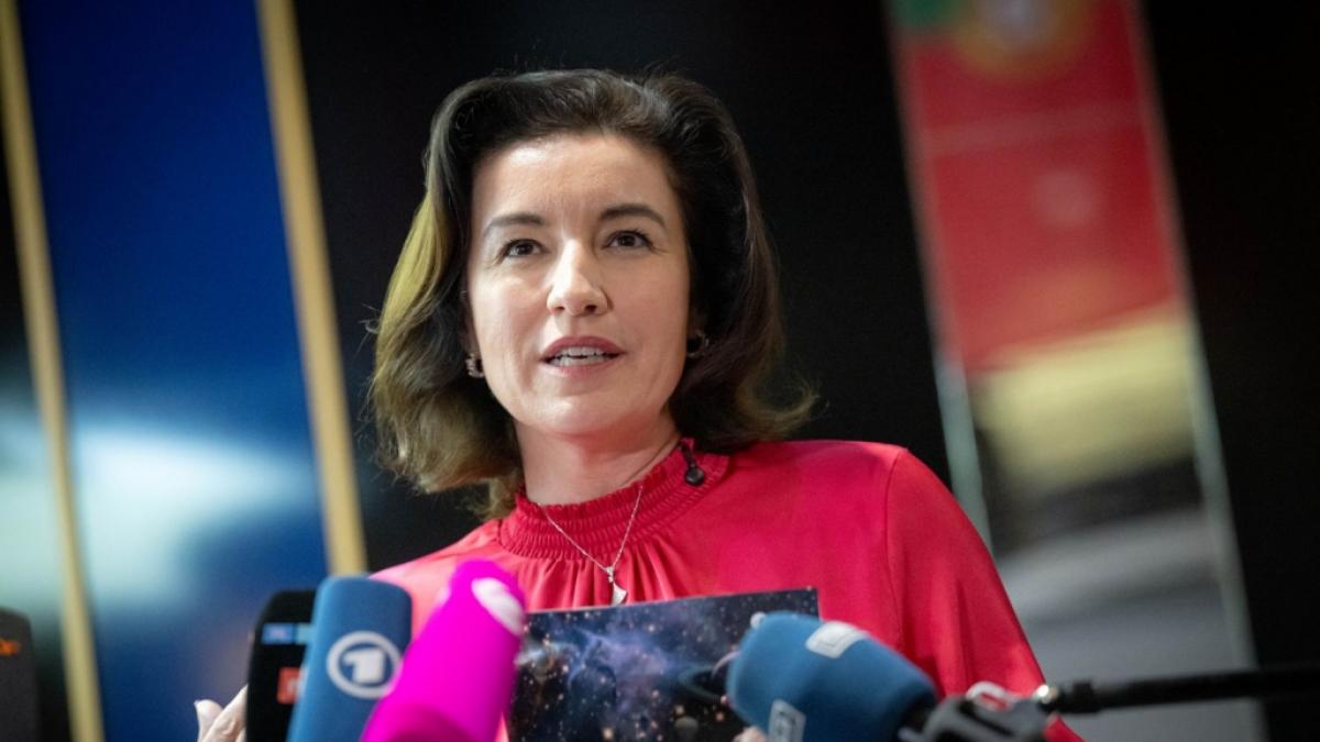 Forschungsministerin Dorothee B&auml;r betont auf Instagram die wichtige Arbeit der Freiwilligen Feuerwehr. (Foto)