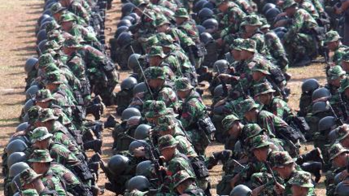 In den Reihen des indonesischen Milit&auml;rs soll es mehr Frauen geben - allerdings nur Jungfrauen. (Foto)