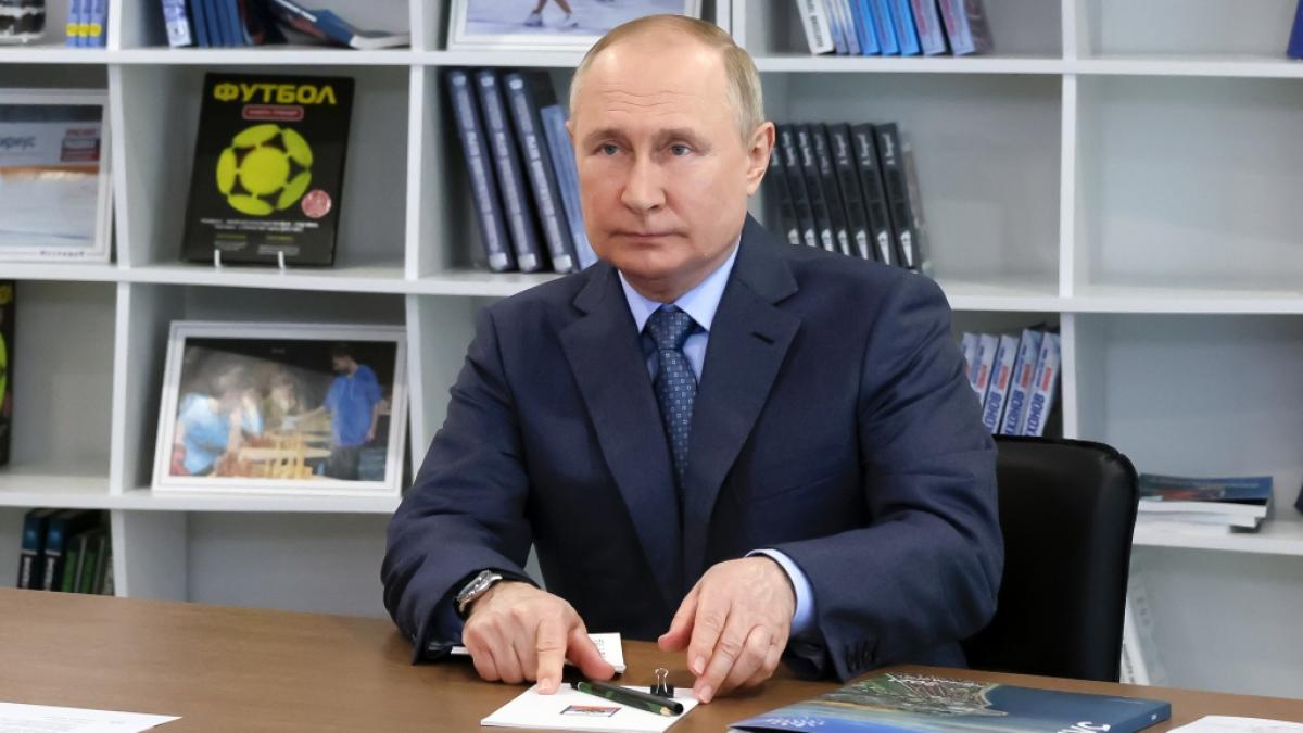 Ger&uuml;chten zufolge wurde Fl&uuml;ssigkeit aus dem Bauch von Wladimir Putin entfernt. (Foto)