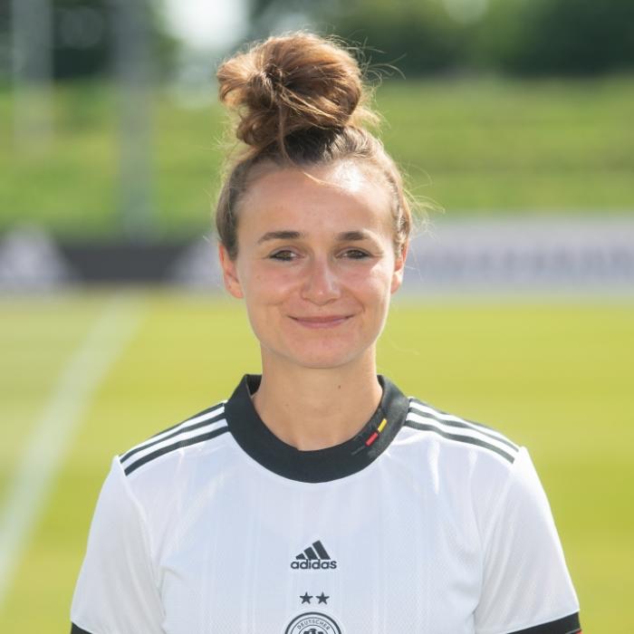 Von den Bayern in die DFB-Elf! So tickt die Torschützin