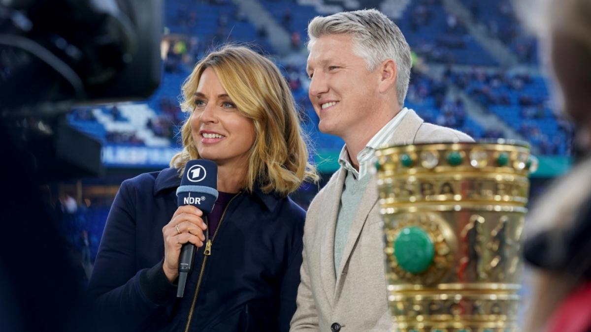 Jessy Wellmer und Bastian Schweinsteiger, hier beim DFB-Pokalhalbfinale Hamburger SV gegen SC Freiburg, sollen bei der WM in Katar nicht mehr gemeinsam vor der Kamera stehen. (Foto)
