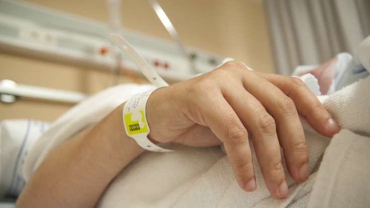 Ein Pfleger versuchte, eine Patientin auf der Intensivstation zu vergewaltigen (Symbolbild).