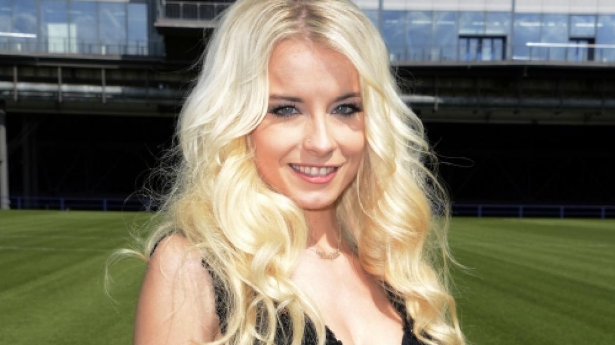 Mia Jullia zeigt sich emotional bei Instagram. (Foto)