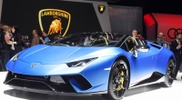 Ein Lamborghini wie diesen versenkte das Playboy-Model im Pool.