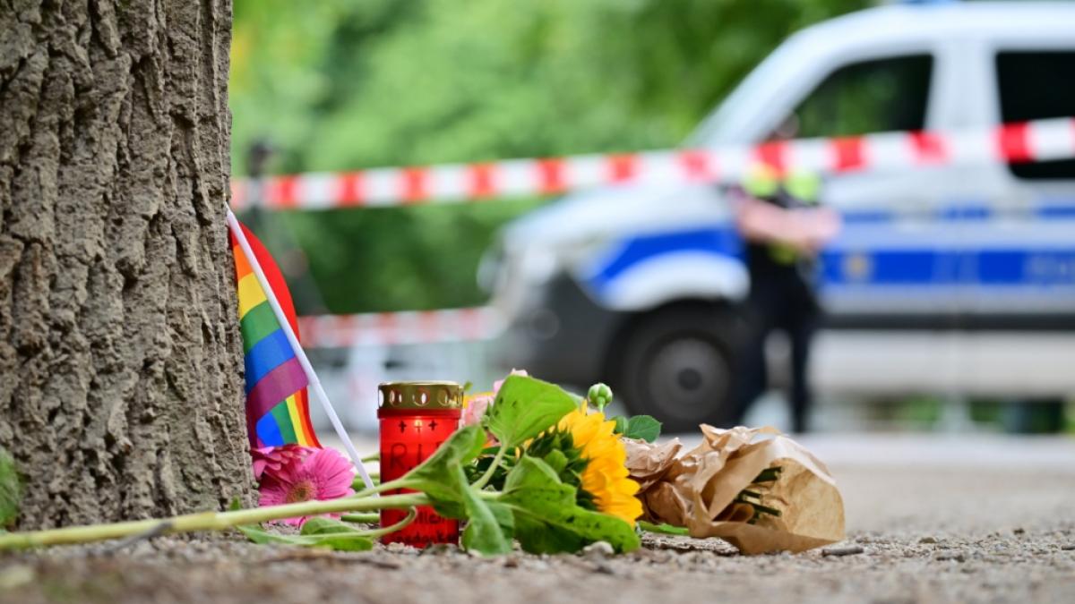 Am Rande des Christopher Street Day in Berlin ist ein 21-J&auml;hriger mit einem Van in eine Menschenmenge gefahren. Dabei wurde eine Frau get&ouml;tet, 16 weitere Menschen verletzt, zum Teil schwer. (Foto)