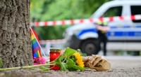 Am Rande des Christopher Street Day in Berlin ist ein 21-Jähriger mit einem Van in eine Menschenmenge gefahren. Dabei wurde eine Frau getötet, 16 weitere Menschen verletzt, zum Teil schwer.