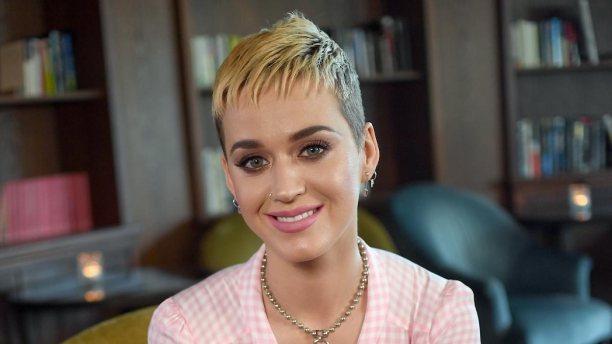 Katy Perry verriet bei einem Jury-Auftritt ein intimes Detail: Die Beine der Neu-Mama bleiben unrasiert. (Foto)