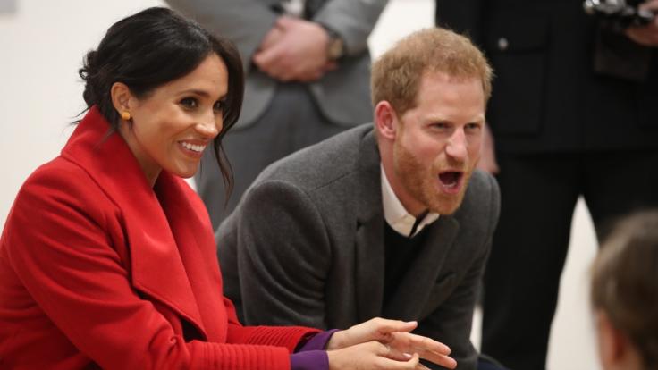 Meghan Markle und Prinz Harry haben offenbar eine Nanny für ihren Sohn engagiert.