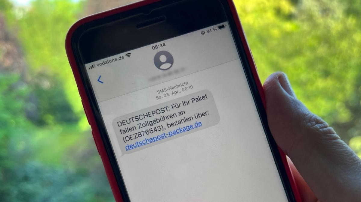 Mit dieser Zollgeb&uuml;hren-SMS sollen Post-Kunden abgezockt werden. (Foto)