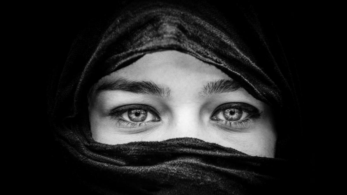 Hat die Sittenpolizei im Iran eine junge Frau (22) get&ouml;tet, weil ihr Kopftuch nicht richtig sa&szlig;. (Symbolfoto) (Foto)