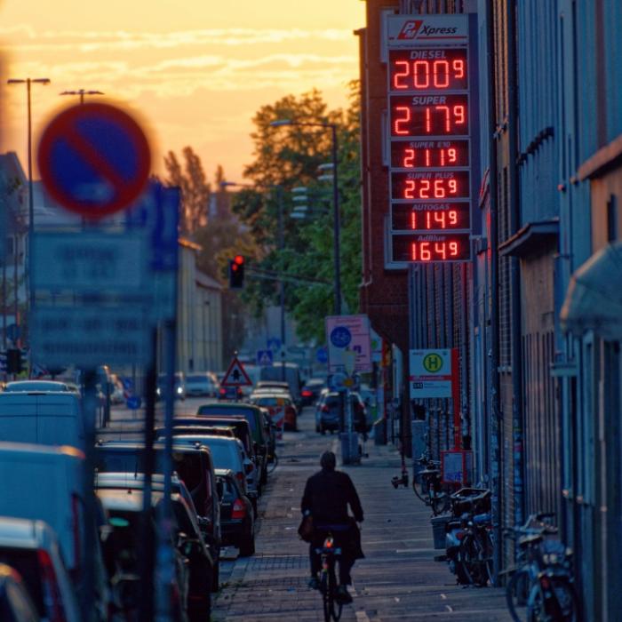 Sprit soll billiger werden! Droht die Benzin-Not an den Tankstellen?