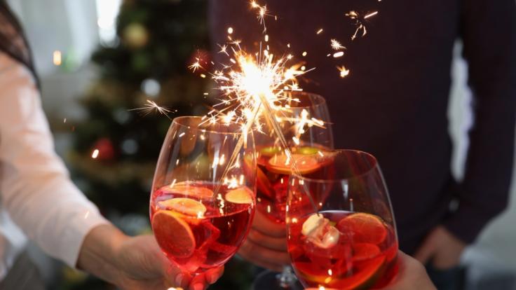 Um das neue Jahr feucht-fröhlich zu begrüßen, dürfen auch zu Silvester 2021/22 leckere Cocktails nicht fehlen. (Foto)