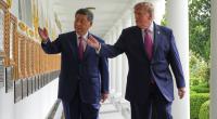 Donald Trump bei seiner Lieblingsbeschäftigung: Beim Staatsbesuch von Xi Jinping prahlt der US-Präsident mit goldenem Prunk, der auf seine Anordnung hin am Weißen haus angebracht wurde.