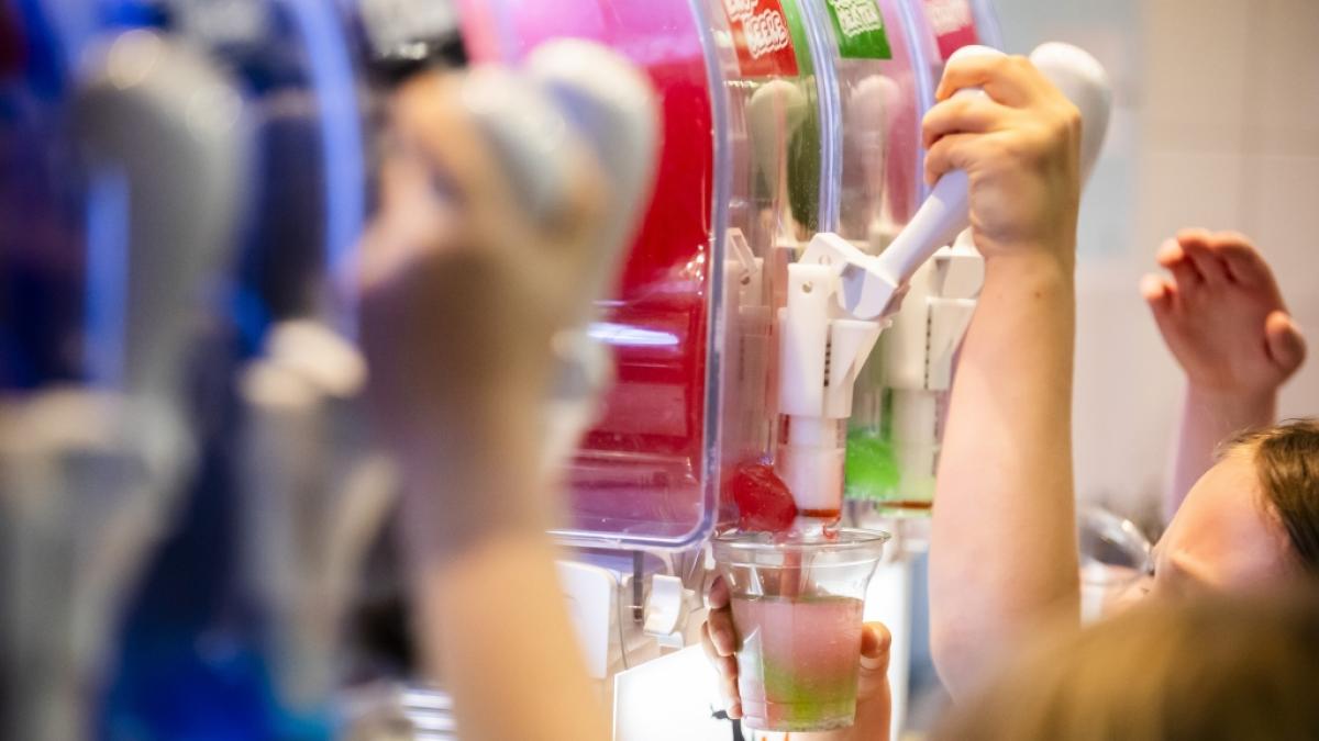 Sogenannte "Slush"-Getr&auml;nke erfreuen sich gr&ouml;&szlig;ter Beliebtheit bei Kindern - sind aber nicht ungef&auml;hrlich. (Foto)