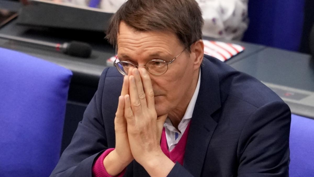 Bundesgesundheitsminister Karl Lauterbach setzt auf Bu&szlig;gelder. (Foto)