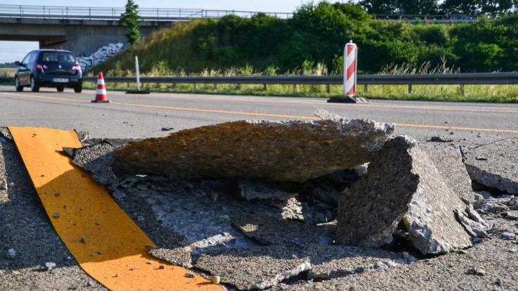 Langanhaltende Hitze verursacht Blow-ups auf Straßen.