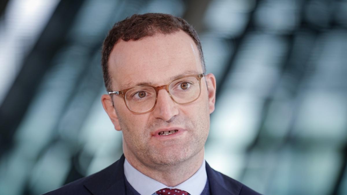 Jens Spahn sorgte in der ARD-Talkshow "hart aber fair" mit einem kontroversen Vorschlag zu EU-Asylverfahren f&uuml;r Kritik. (Foto)