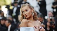 Elsa Hosk räkelt sich bei Instagram vollkommen hüllenlos am Strand.