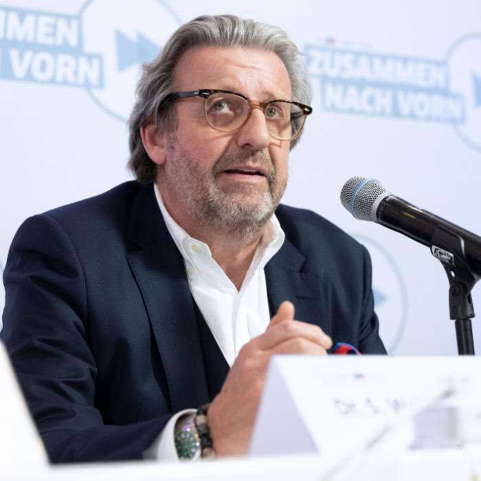 Bis 70 im Büro arbeiten? Gesamtmetall-Chef empört mit Renten-Vorschlag