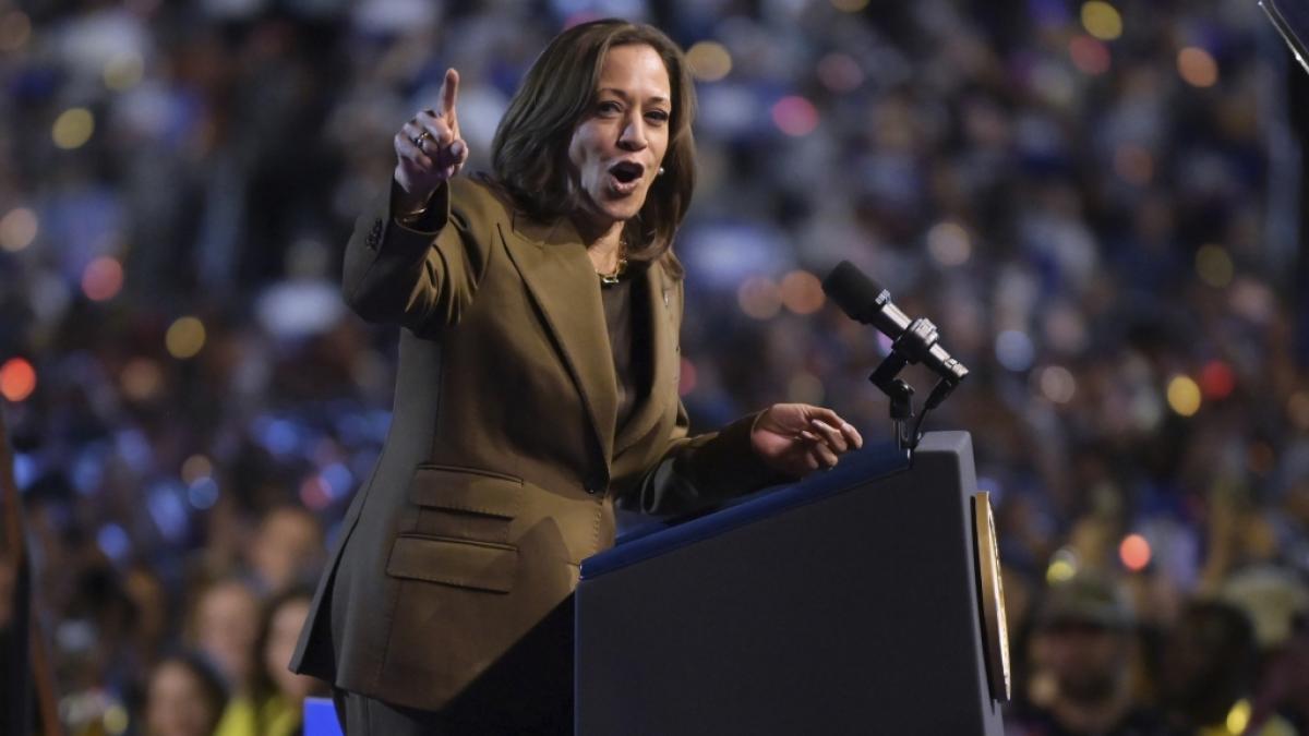 Kamala Harris spricht bei einer Kundgebung in Las Vegas. (Foto)