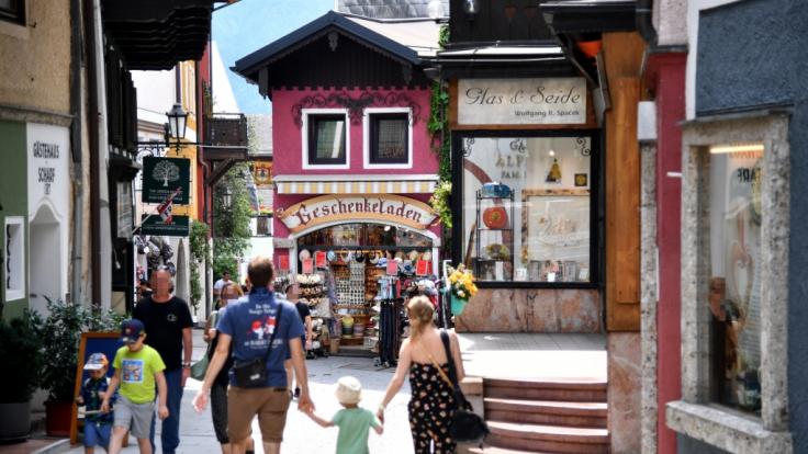 Die Zahl der Corona-Infektionen in mehreren Tourismusbetrieben in St. Wolfgang ist massiv angestiegen.