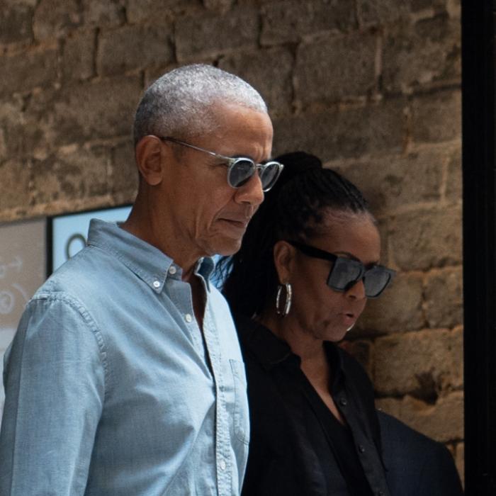 Ex-Präsident PObama geht seiner Michelle an die Wäsche