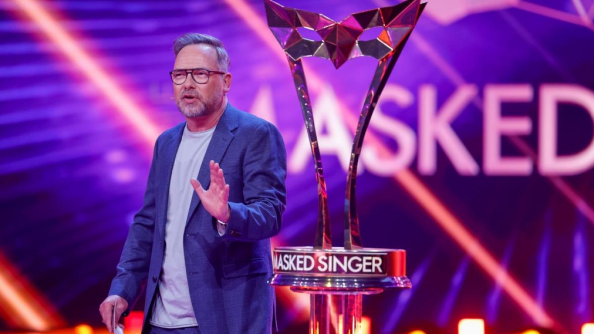 Matthias Opdenh&ouml;vel moderiert auch im Herbst 2024 die neue Staffel von "The Masked Singer" bei ProSieben. (Foto)