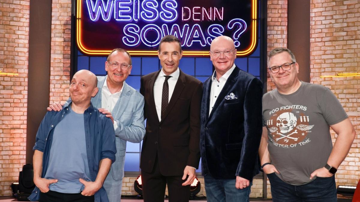 In Folge 1.160 von "Wer wei&szlig; denn sowas?" waren die Kabarettisten Volker Hei&szlig;mann (2.v.l.) und Martin Rassau (2.v.r.) zu Gast. (Foto)