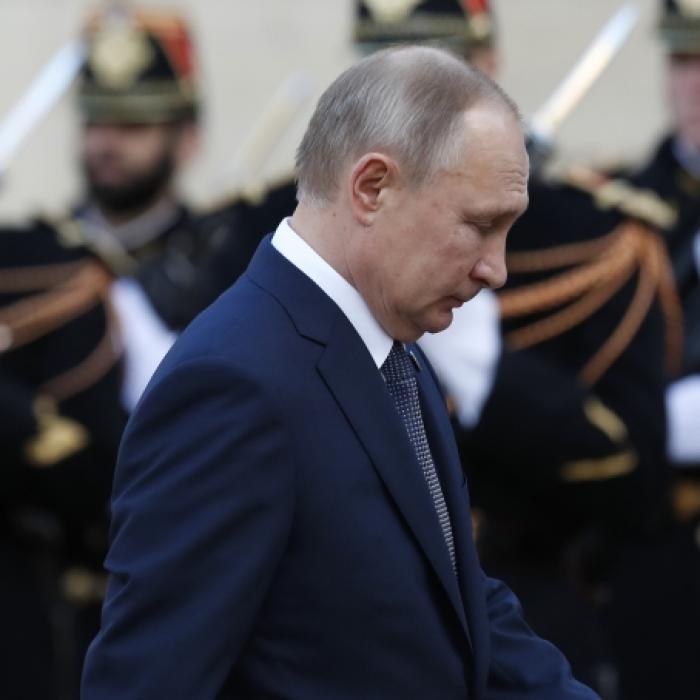 Putin-Sondereinheit eröffnet plötzlich Feuer auf Kreml-Soldaten