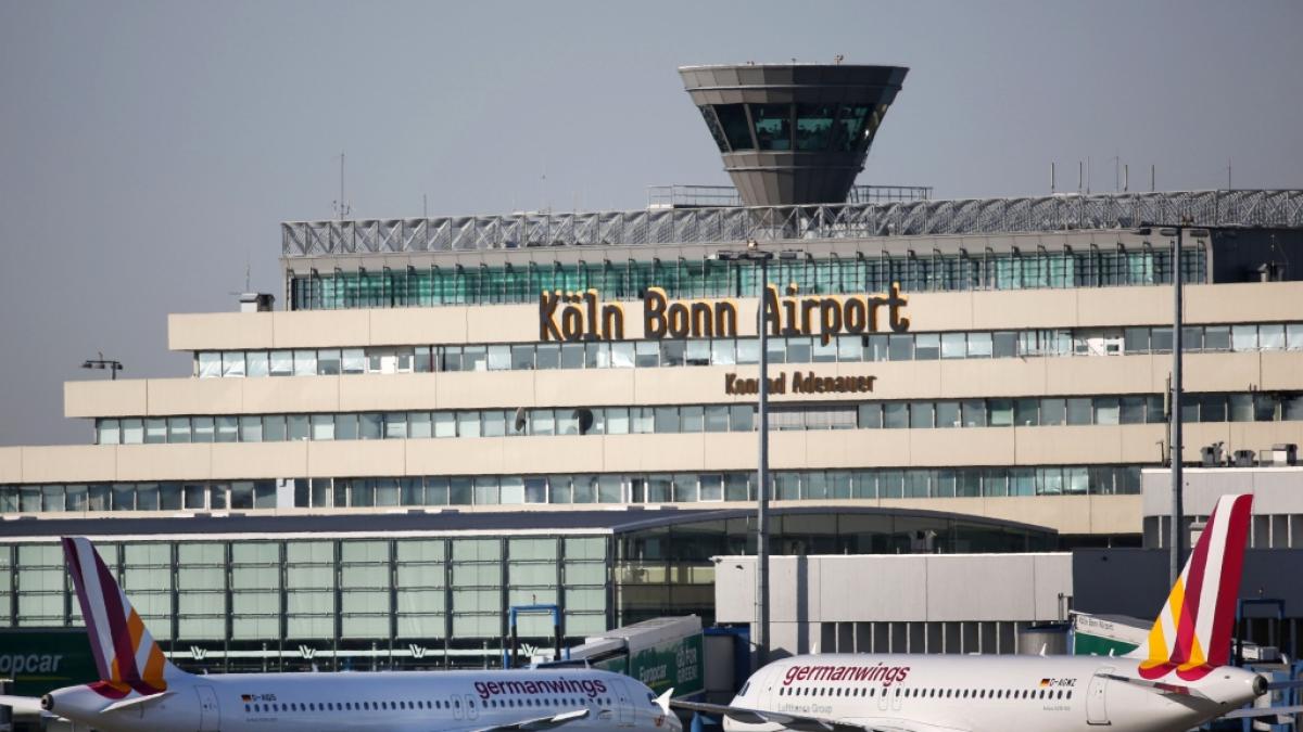 Am Flughafen K&ouml;ln/Bonn hat ein Mann offenbar mehrere Menschen angefahren. (Foto)