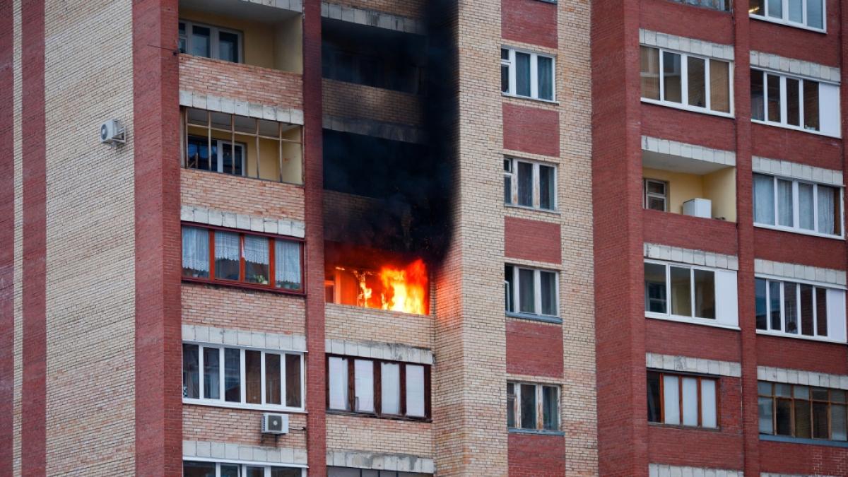In Stuttgart ist eine Seniorin (86) durch einen Brand in ihrer Wohnung gestorben. (Symbolfoto) (Foto)