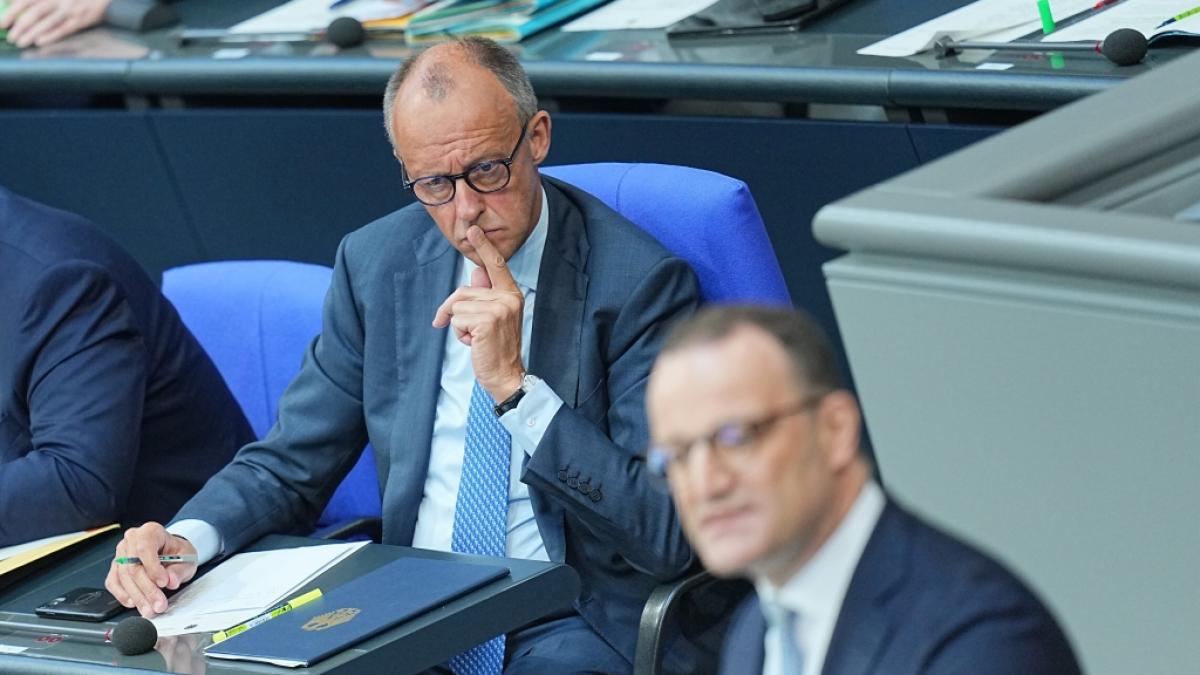 Friedrich Merz deutet eine Kabinettsumbildung nach dem Spahn-R&uuml;cktritt an. (Foto)