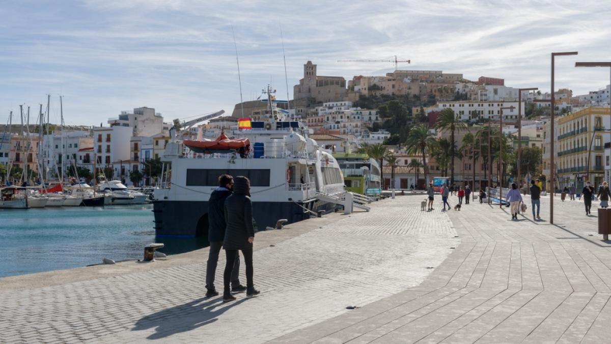 Im Hafen von Ibiza ist ein Mann in einem Schlauchboot von einer F&auml;hne erfasst und gek&ouml;pft worden (Symbolbild). (Foto)