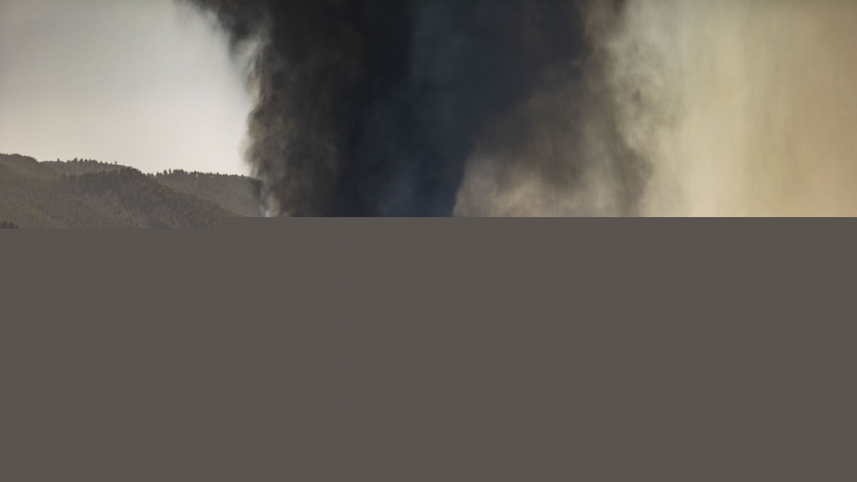 Der Vulkan Cumbre Vieja auf La Palma spuckt weiter Lava und Asche. (Foto)